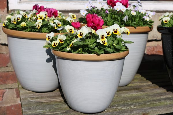 High quality garden planters and decorative pots including cromarty and hearthstone